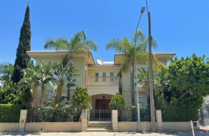 4-bedroom villa for rent - 13100