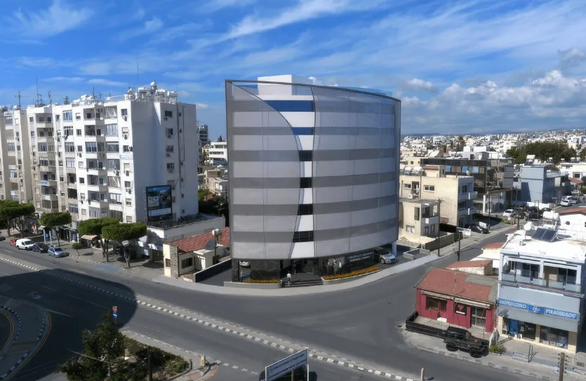 Office building for sale - 13002