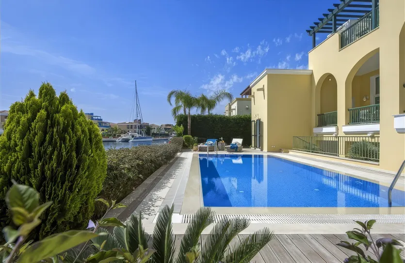 4-bedroom villa for sale - 13208