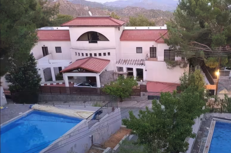 9 bedroom house in Moniatis, Limassol