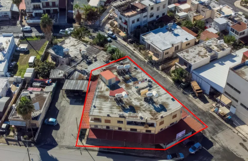 Building for sale - 13696