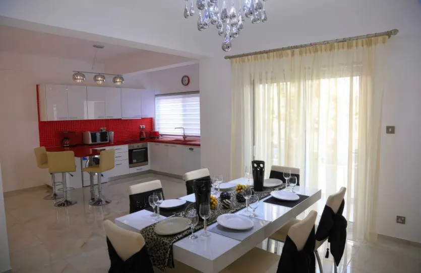 4-bedroom apartment for rent - 13819