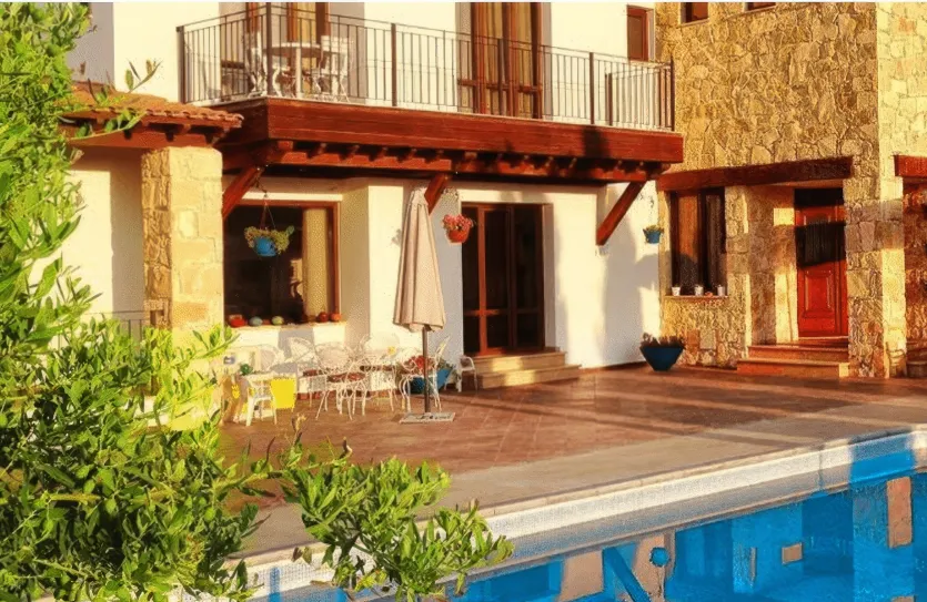 4-bedroom house for rent - 13832
