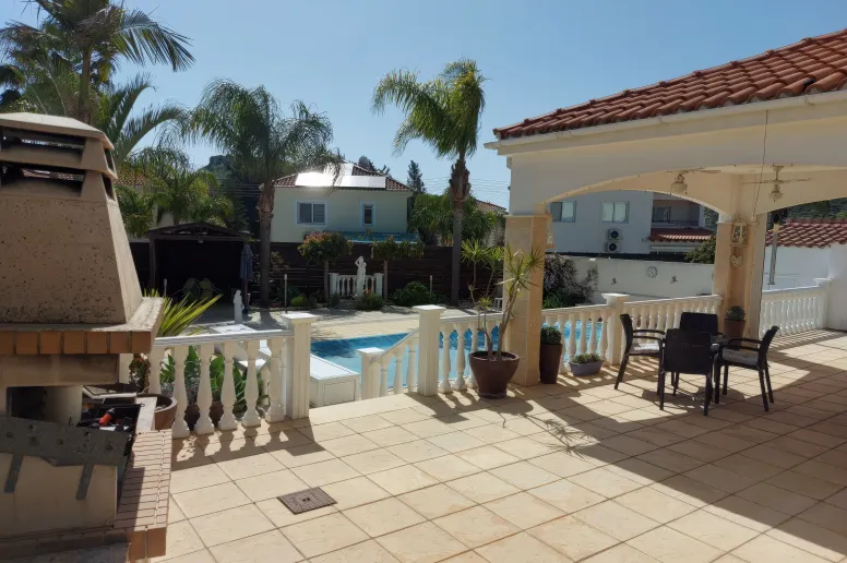 Вилла в Агиос Тихонас, Лимассол