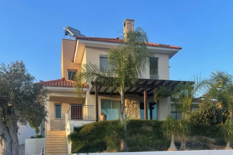 Дом в Агиос Тихонас, Лимассол