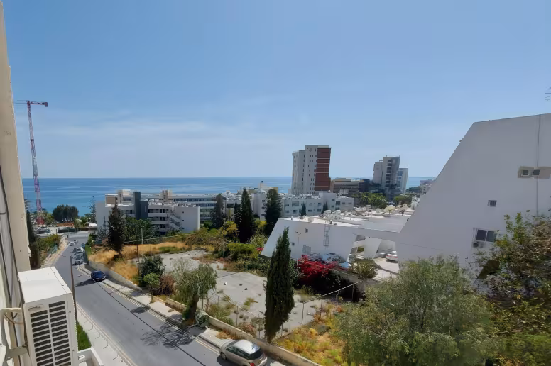 Квартира в Агиос Тихонас, Лимассол