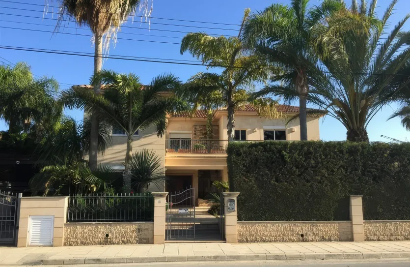 4-bedroom villa for rent - 13039