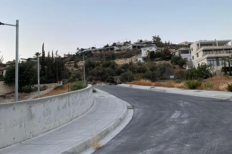 Участок в Агиос Тихонас, Лимассол