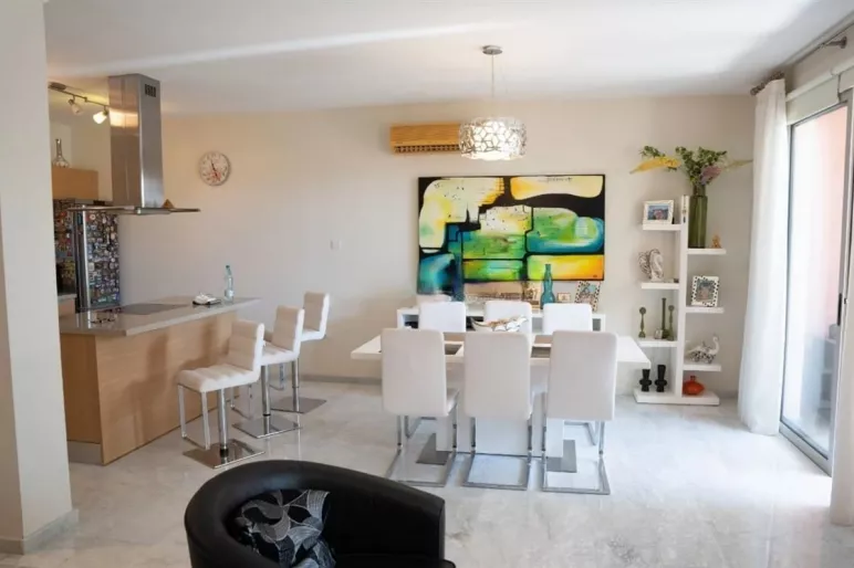 3 bedroom apartment in Agios Tychonas, Limassol - 14958