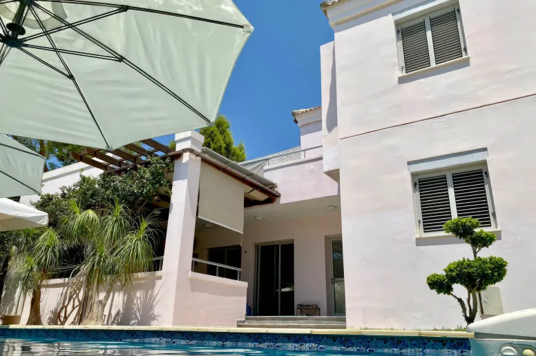 Дом в Агиос Тихонас, Лимассол