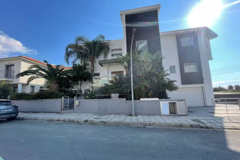 6 bedroom villa in Agios Athanasios, Limassol