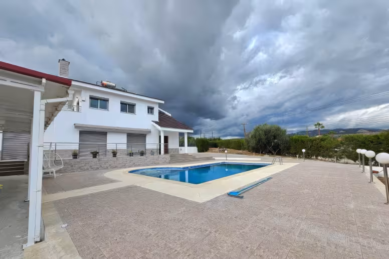 5 bedroom villa in Paramytha, Limassol