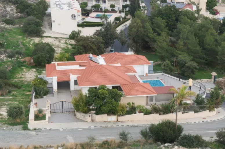 Дом в Агиос Тихонас, Лимассол