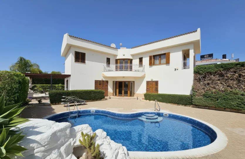 4-bedroom villa for rent - 15949