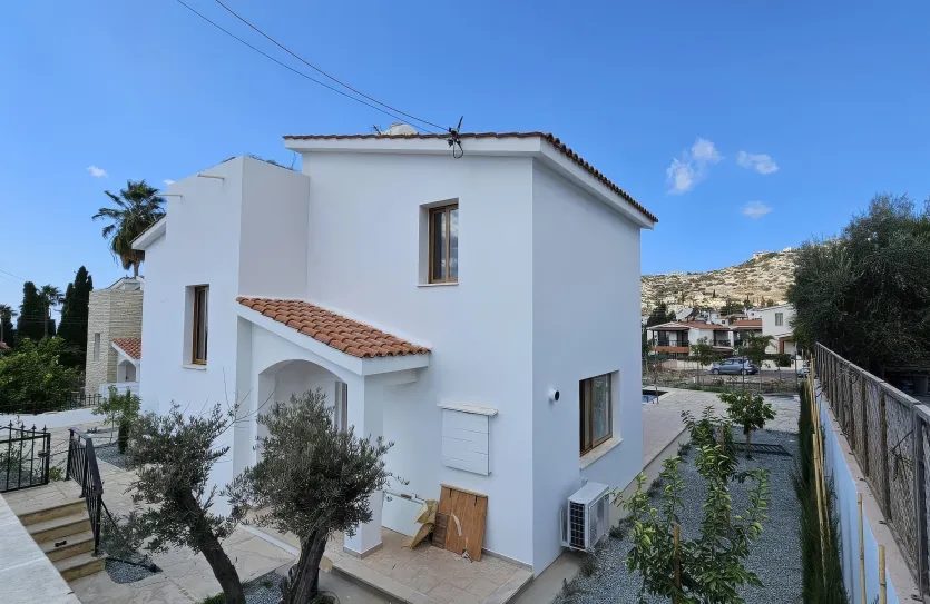 4-bedroom villa for rent - 15948