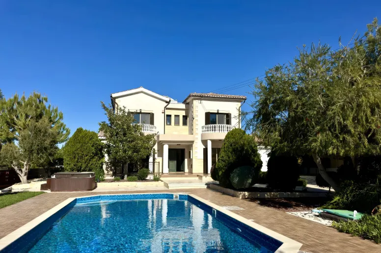 Дом в Куклии, Пафос