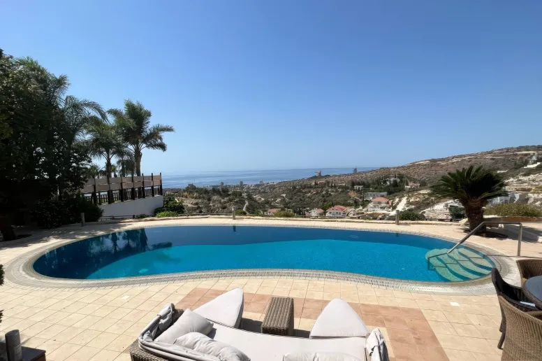 Дом в Агиос Тихонас, Лимассол