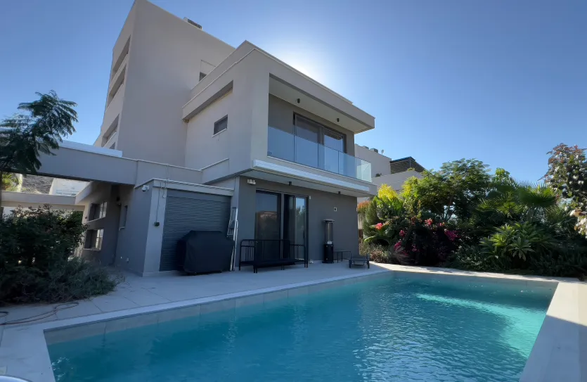 6-bedroom villa for sale - 17820