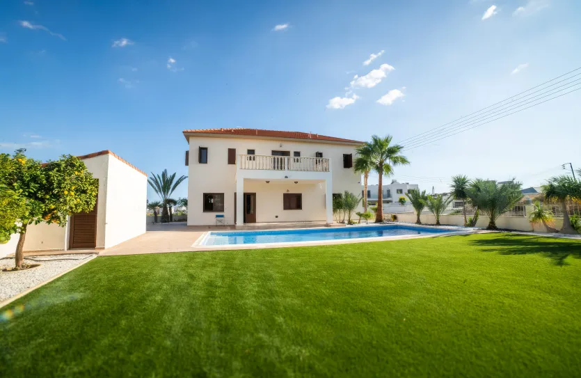 4-bedroom villa for rent - 17906