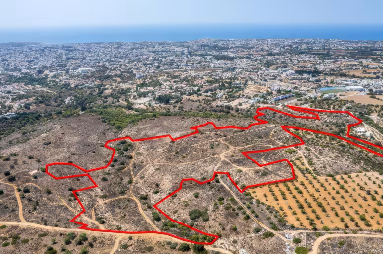 Land in Paphos, Anavargos