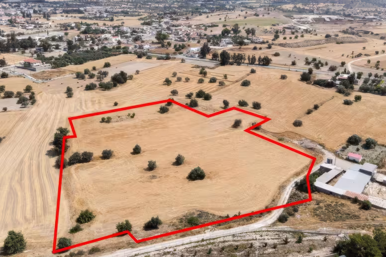 Residential plot in Larnaca, Anglisides