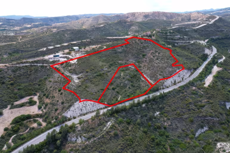 18221