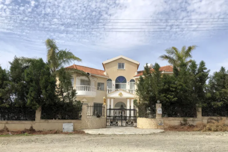 6 bedroom house in Peyia, Paphos