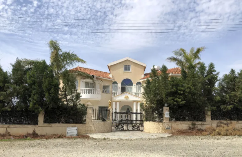 6-bedroom house for sale - 18332