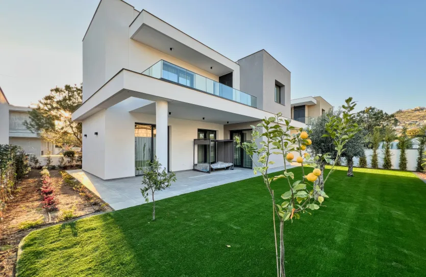 4-bedroom villa for rent - 18718