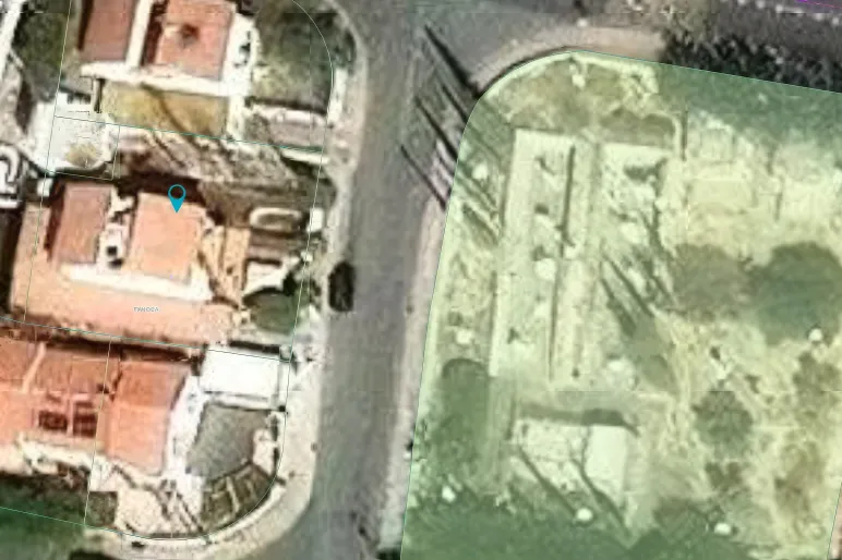 18853