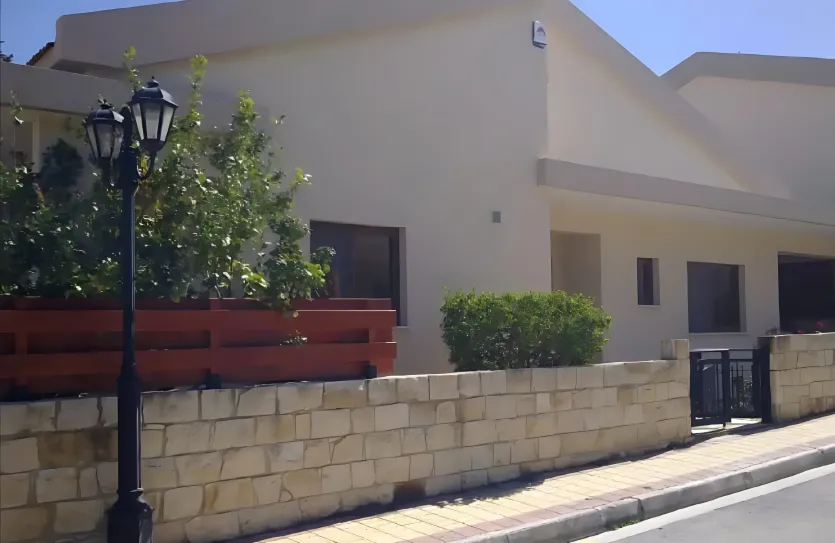 4-bedroom bungalow for sale - 18966