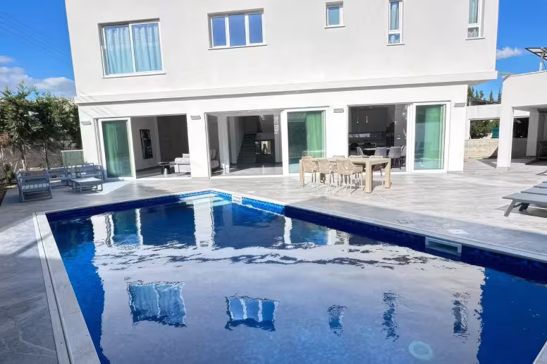 5 bedroom villa in Agios Tychonas, Limassol