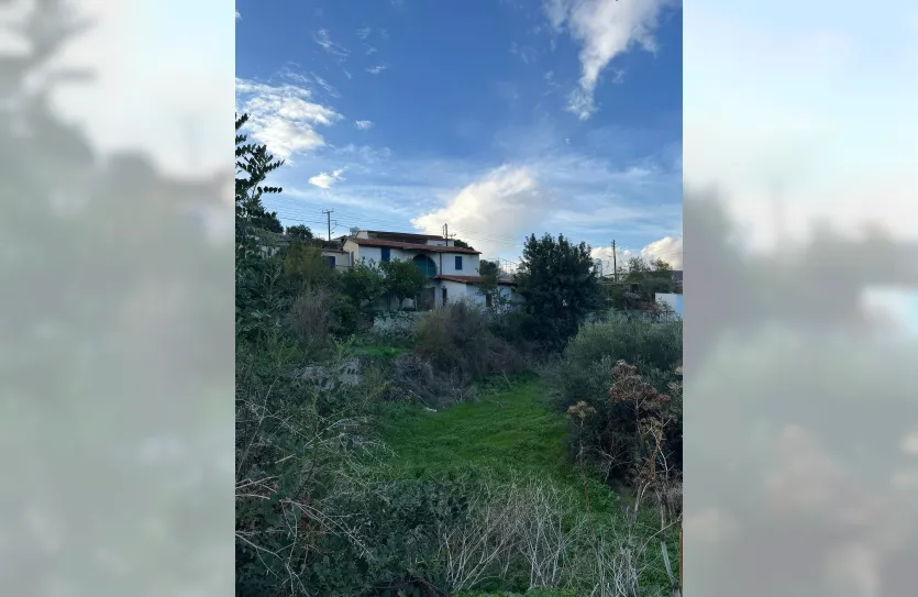 Plot with a traditional house for sale - 16269